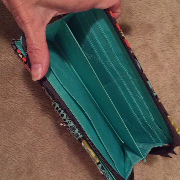 FINAL 🌹Vera Bradley Wallet - Picture 3 of 4